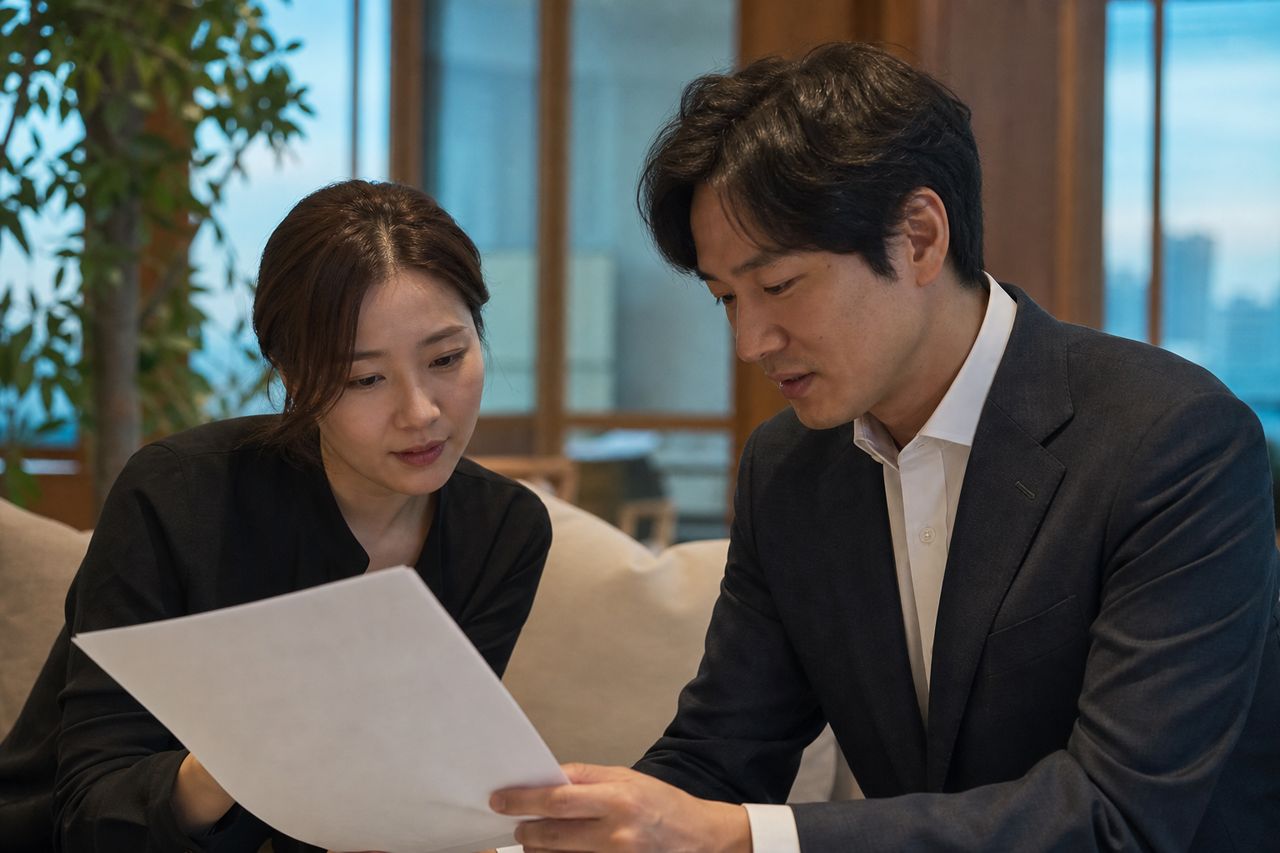 임차인이 월세를 3개월째 안 낸다면, 집주인이 밟아야 할 절차는? 관련 전문가 상담·서류 검토 장면