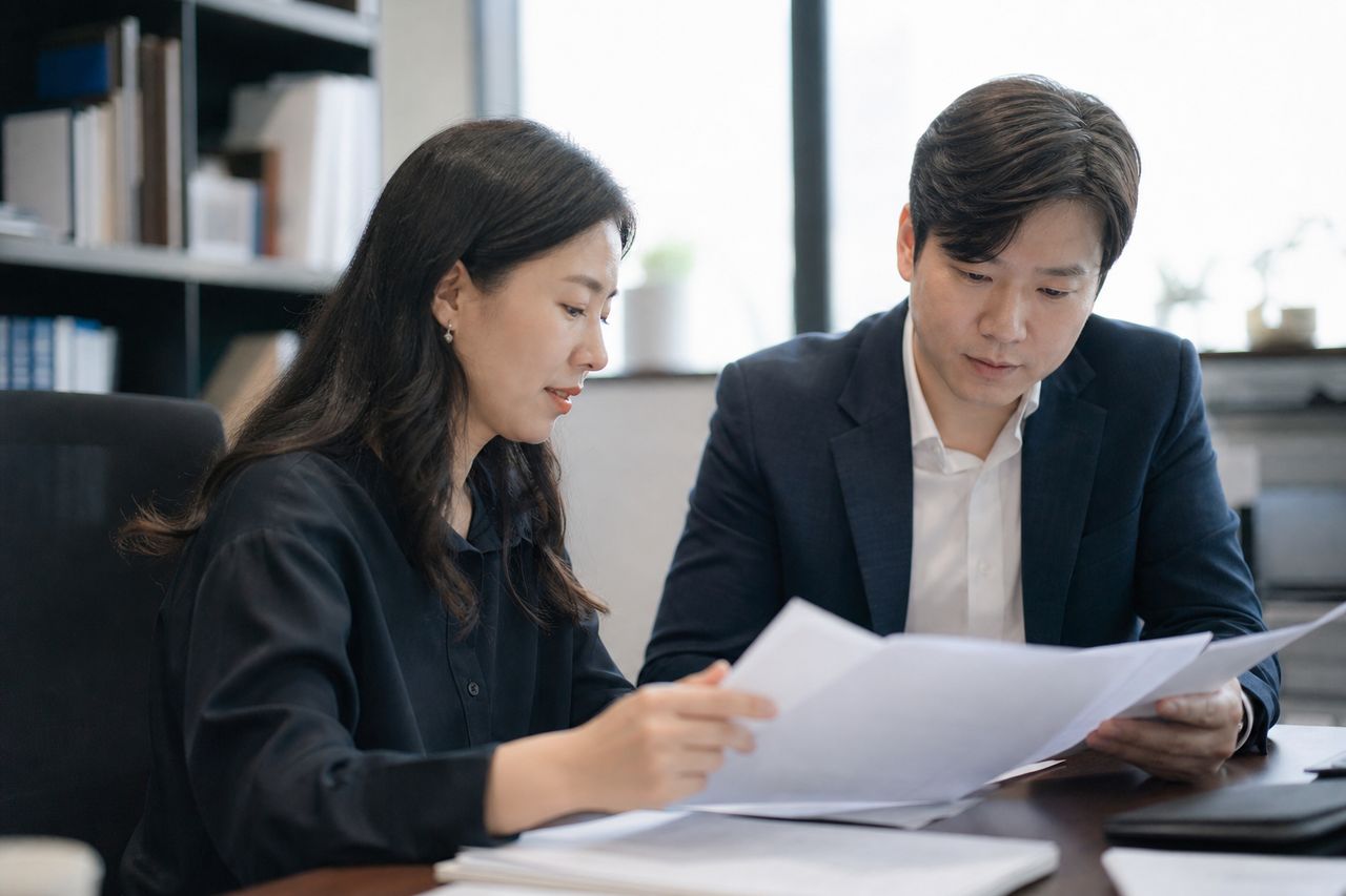 계약 위약금, 약정한 금액을 항상 전부 지급해야 하는 것은 아닐까 관련 전문가 상담·서류 검토 장면